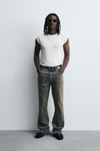 FLARE-FIT-JEANS MIT RISSEN