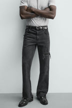 FLARE-FIT-JEANS MIT RISSEN
