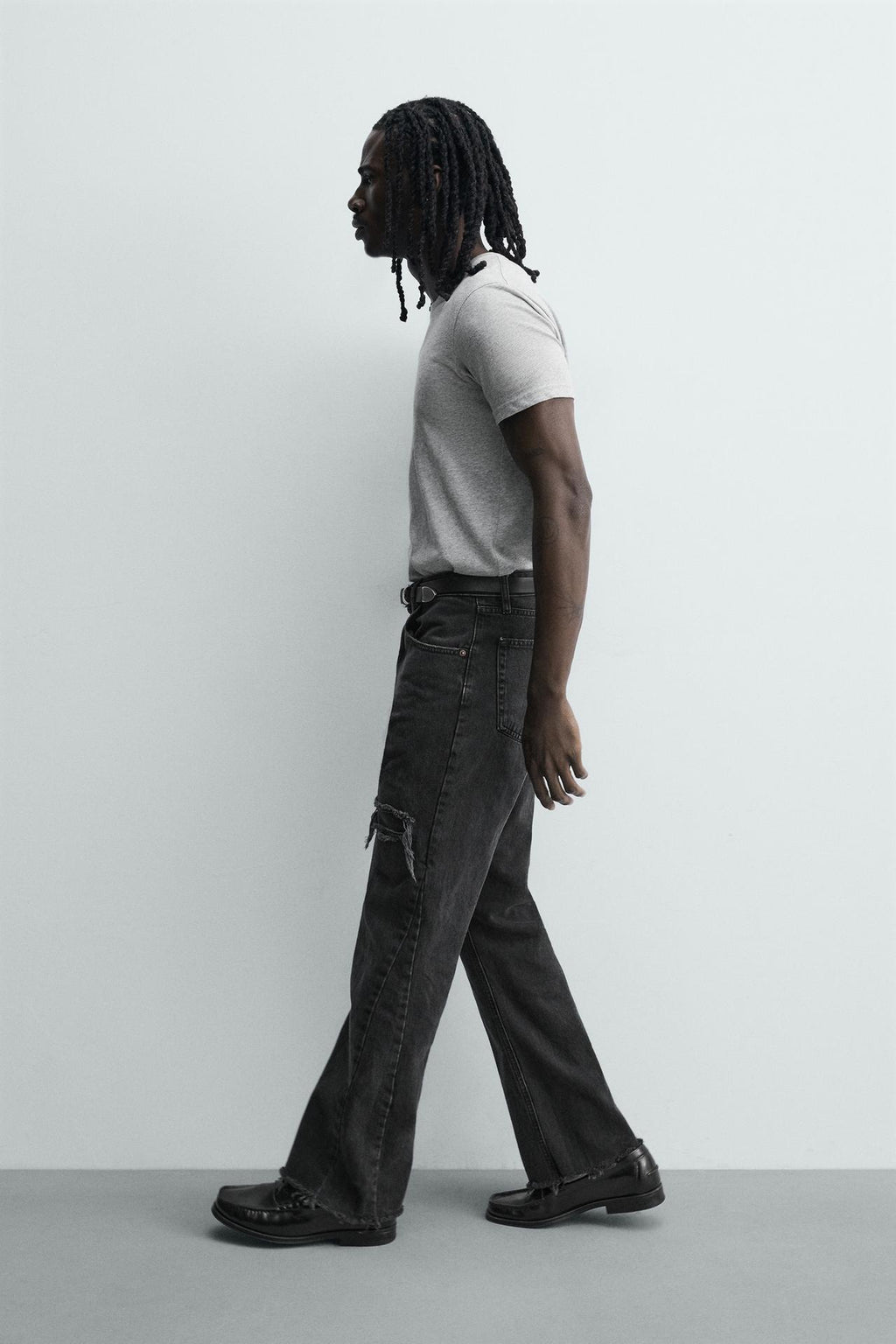 FLARE-FIT-JEANS MIT RISSEN