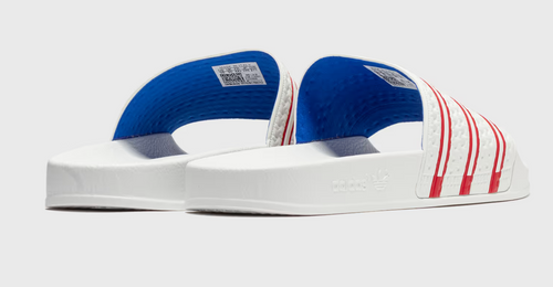 Adidas ADILETTE – Blanc / Rouge Team Power / Bleu Royal