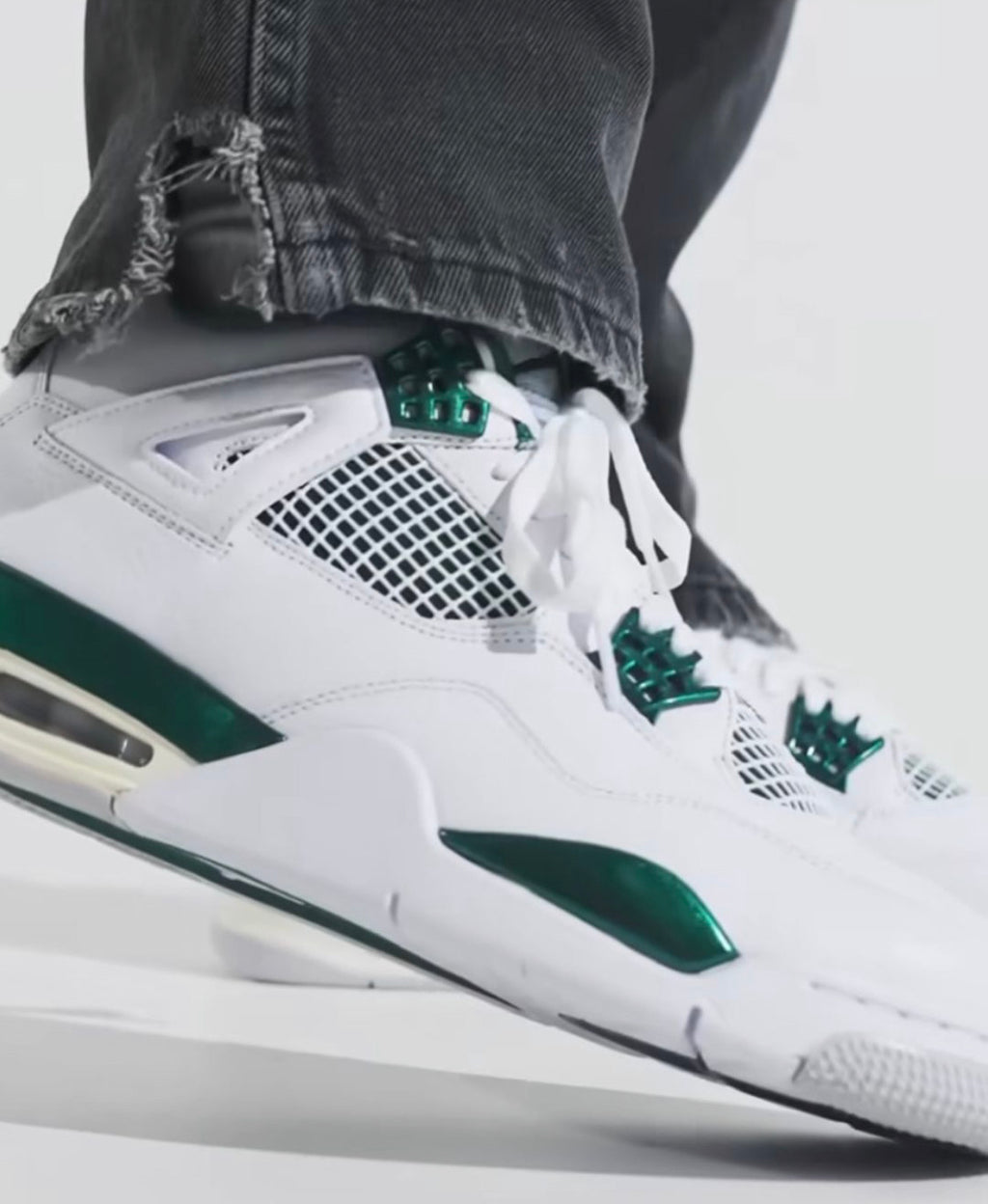 Air Jordan 4 Retro „Cave Stone“