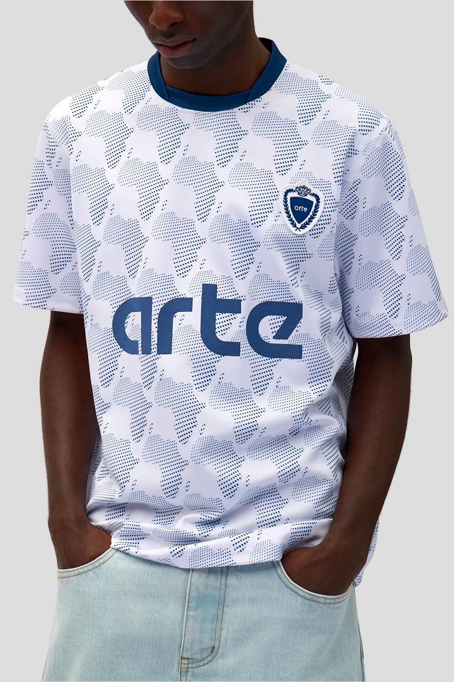 T-shirt – ARTE Football – Blanc et Bleu Marine